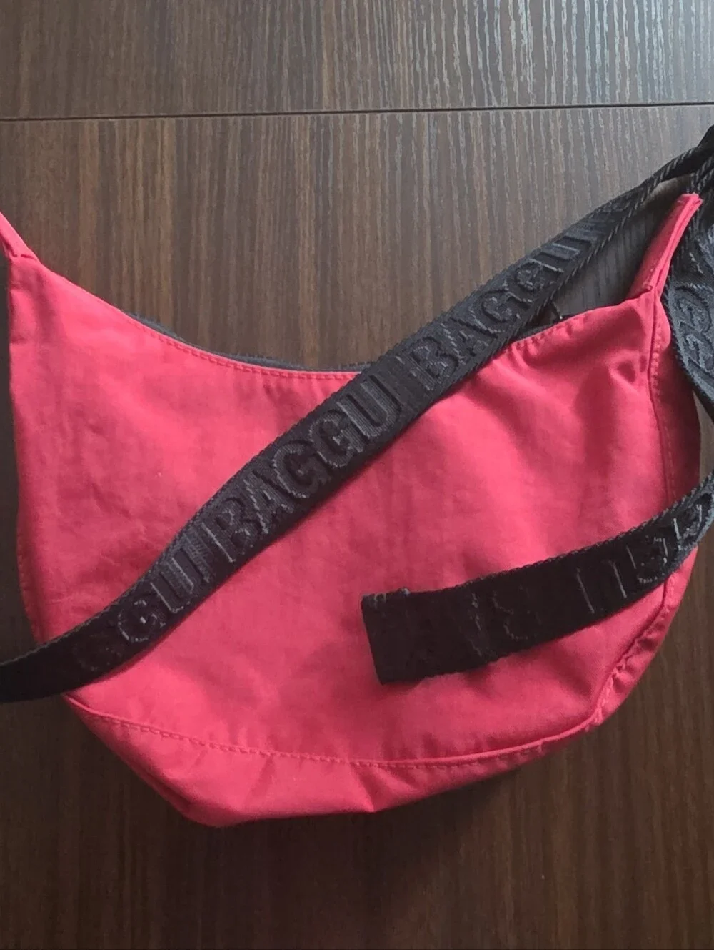 Baggu CANDY APPLE Small Cresent Bag